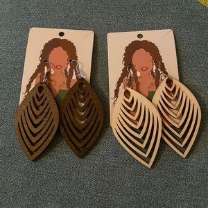 2x Lightweight leaf shape laser cut earrings dark & light